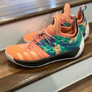 Men’s basketball shoes